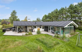 Gorgeous Home In Knebel With Sauna in Skødshoved Strand